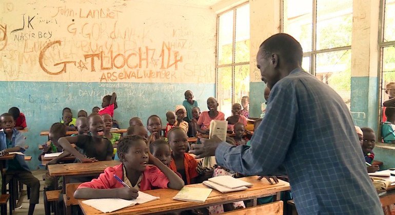 Éducation : deux jeunes réfugiés sur trois pourraient ne jamais atteindre l’école secondaire (HCR)
